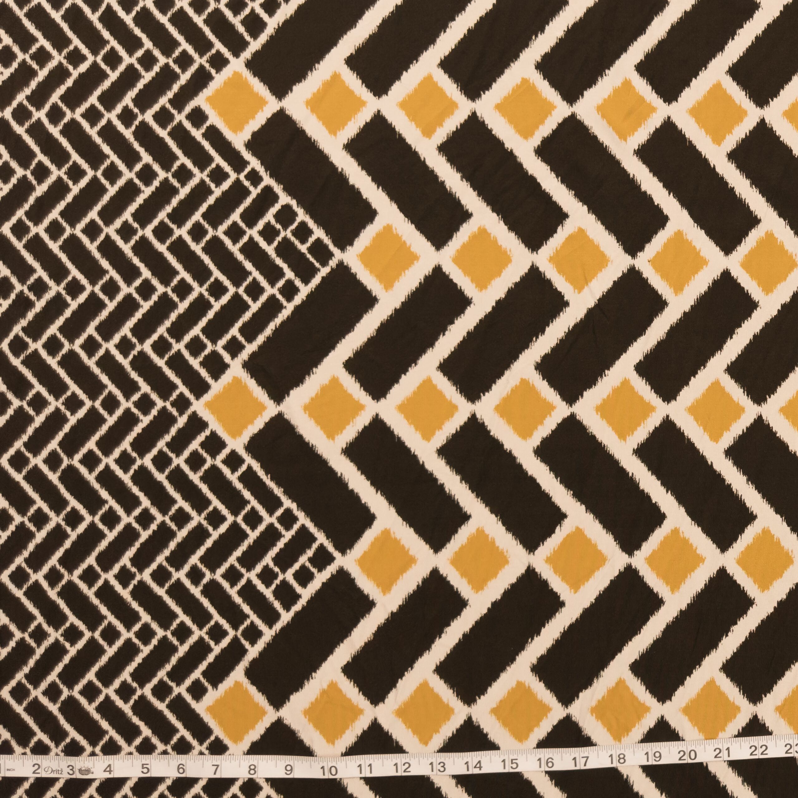 Black and Yellow Geometric 4-Way Stretch Black and Yellow Geometric 4-Way Stretch